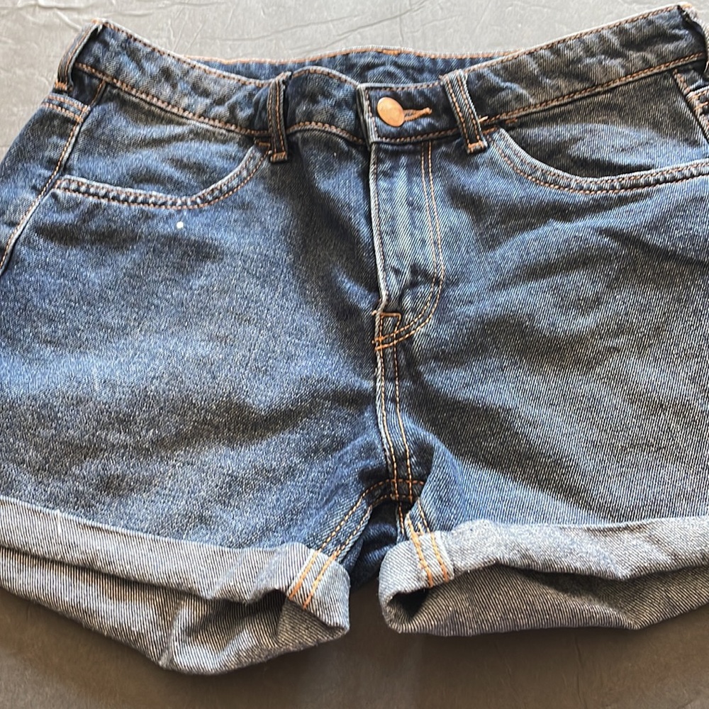 & Denim shorts. - Picture 4 of 7